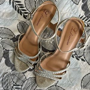 L Lorraine 2” silver Heel Berkly Style Sz 7